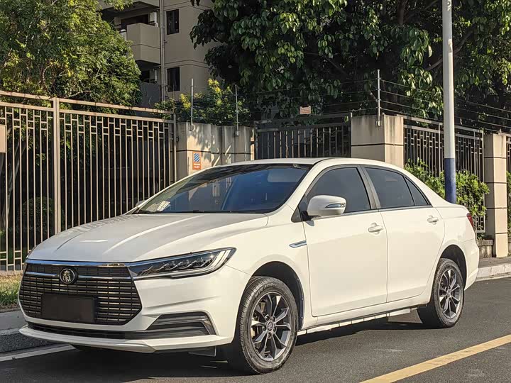 BYD Qin 2019 chu xing ban