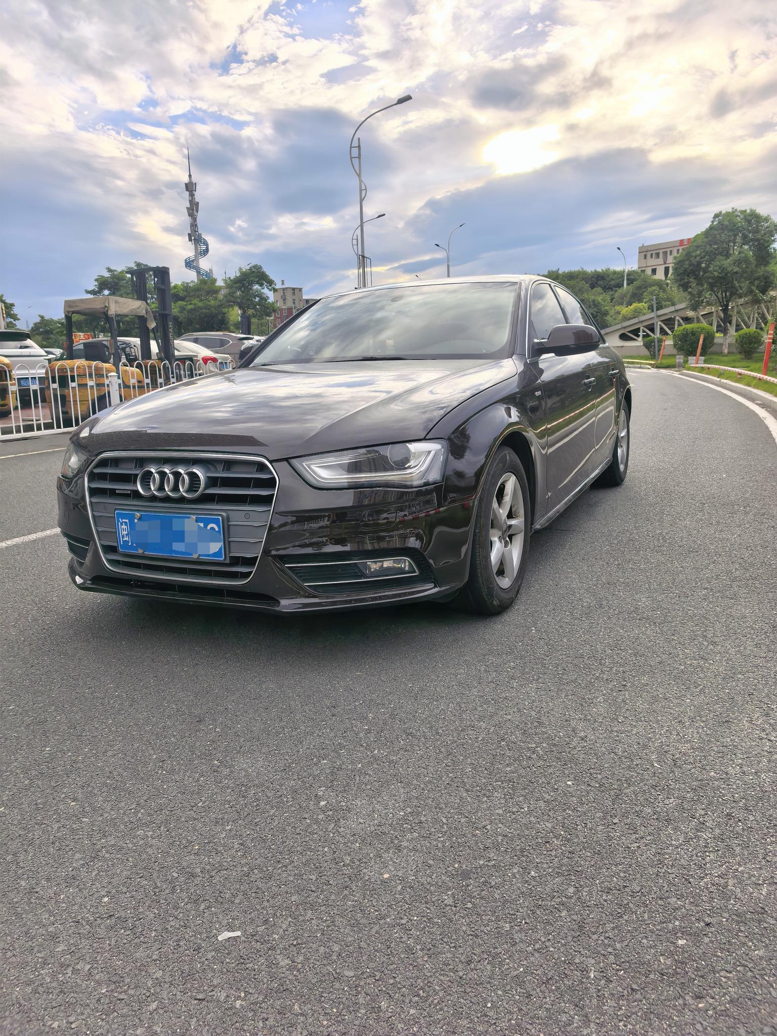 Audi A4L 2015 35 TFSI bai wan ji nian zhi ling xing
