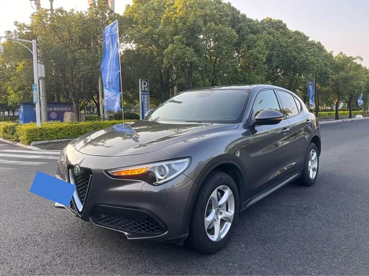 Alfa Romeo Stelvio 2017 2.0T 200HP jing ying ban