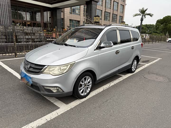 Baojun 730 2014 1.5L МКПП hao hua dao hang ESP ban 7 seats