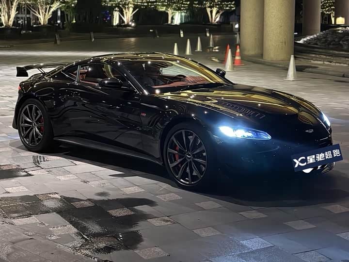 Aston Martin V8 Vantage 2018 4.0T V8 Coupe