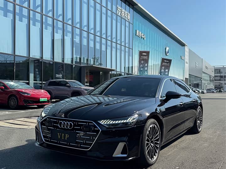 Audi A7L 2022 45 TFSI S-line zhu meng qing chun ban