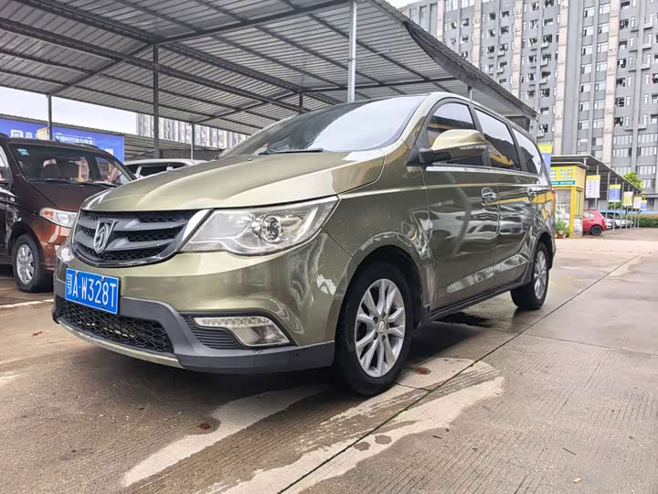Baojun 730 2014 1.5L МКПП biao zhun xing 5 seats