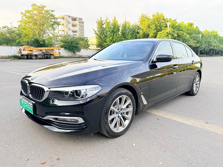 BMW 5 Series xin neng yuan 2018 530Le hao hua tao zhuang