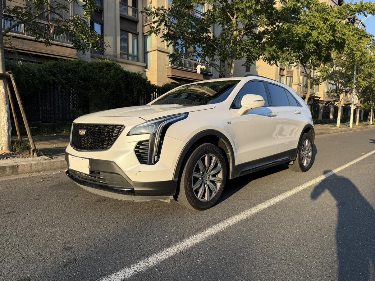 Cadillac XT4 2018 28T liang qu hao hua Sport