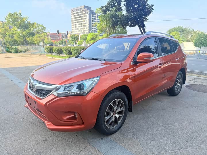 BYD Song 2016 gai shi ban 1.5TI МКПП Elite