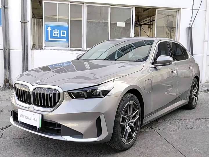 BMW i5 2024 eDrive 35L zun xiang xing hao hua tao zhuang