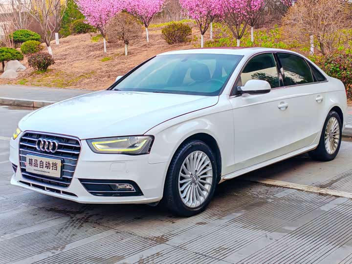 Audi A4L 2015 35 TFSI АКПП Комфорт
