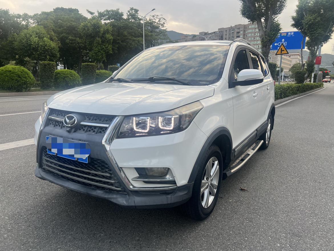 BAIC Huansu S3 2016 S3L 1.5L МКПП Премиум