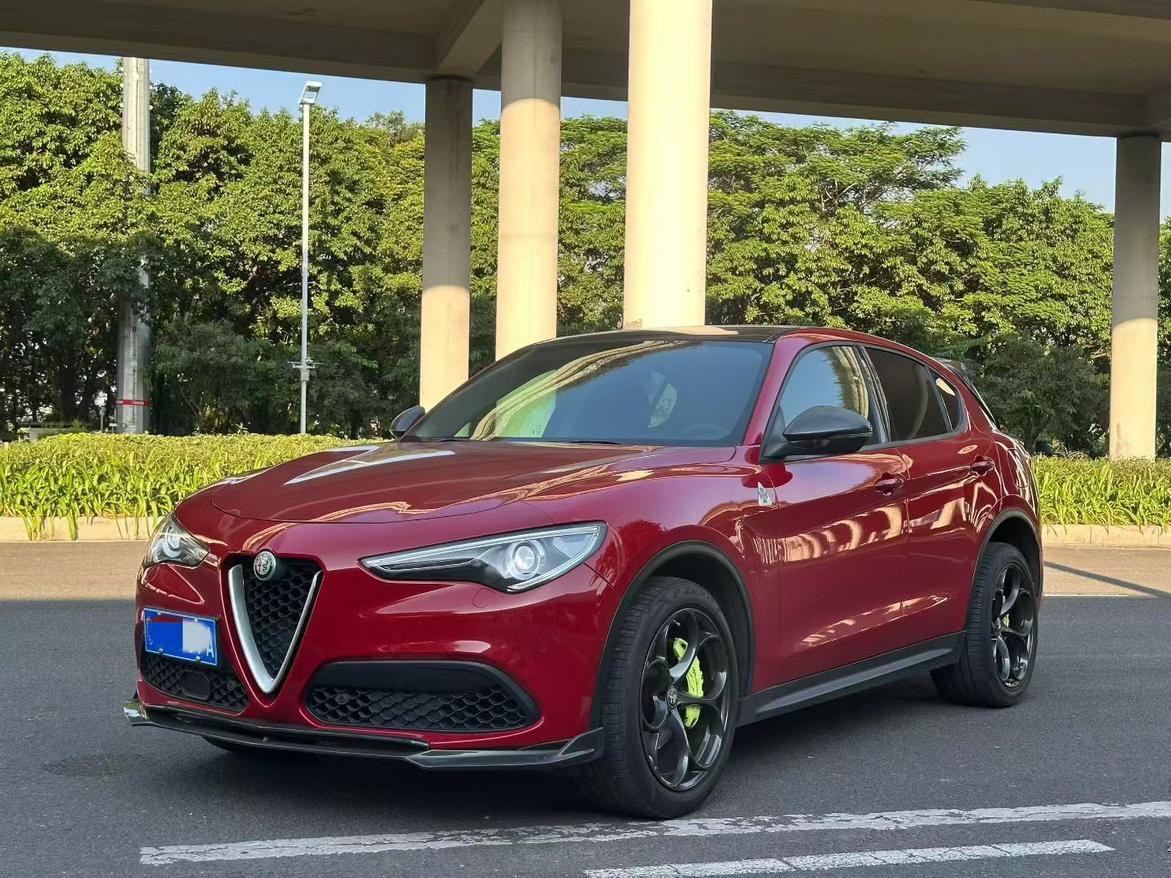 Alfa Romeo Stelvio 2017 2.0T 200HP jing ying ban