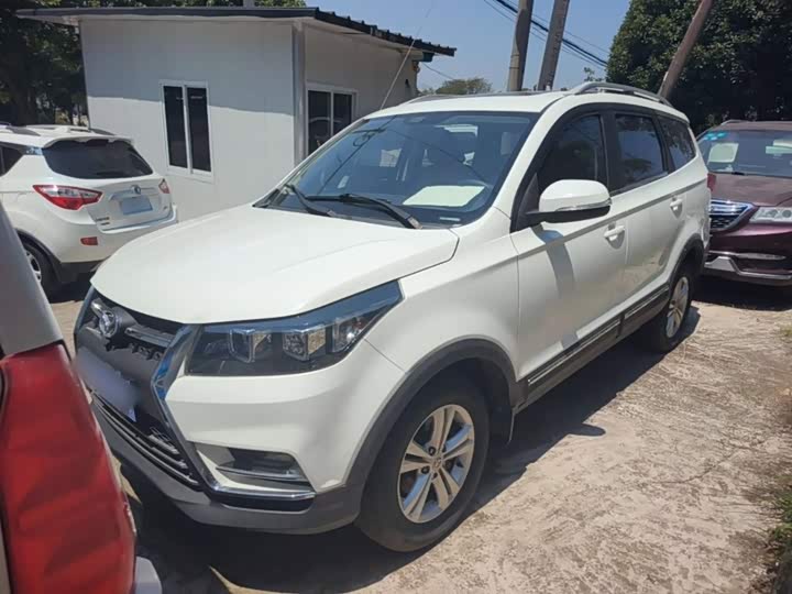 BAIC Huansu S3 2016 S3L 1.5L МКПП zun xiang xing