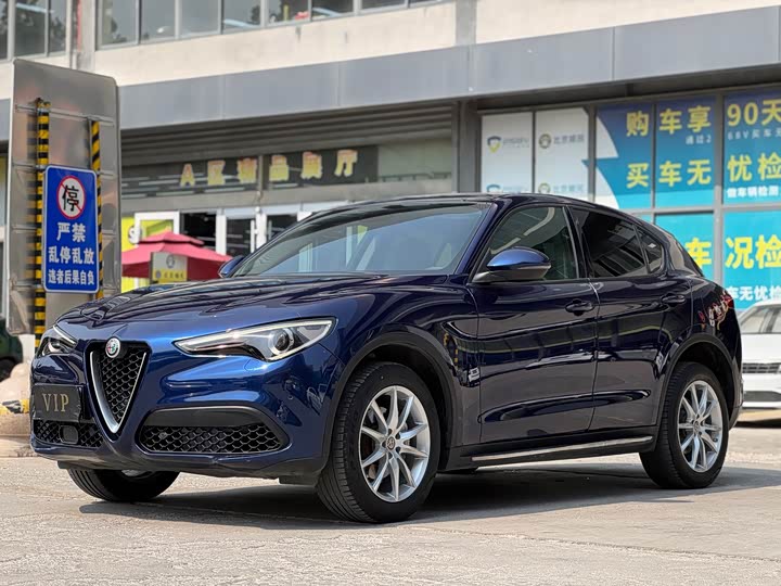 Alfa Romeo Stelvio si tan wei 2017 2.0T 200HP jing ying ban
