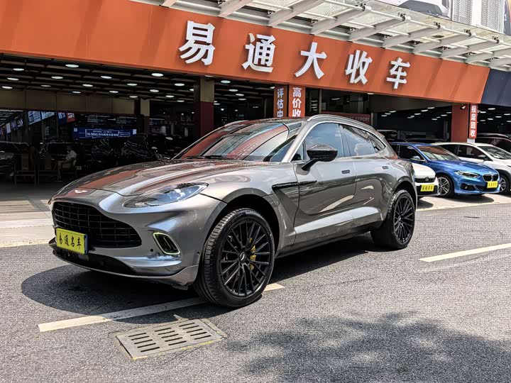 Aston Martin DBX 2022 4.0T V8