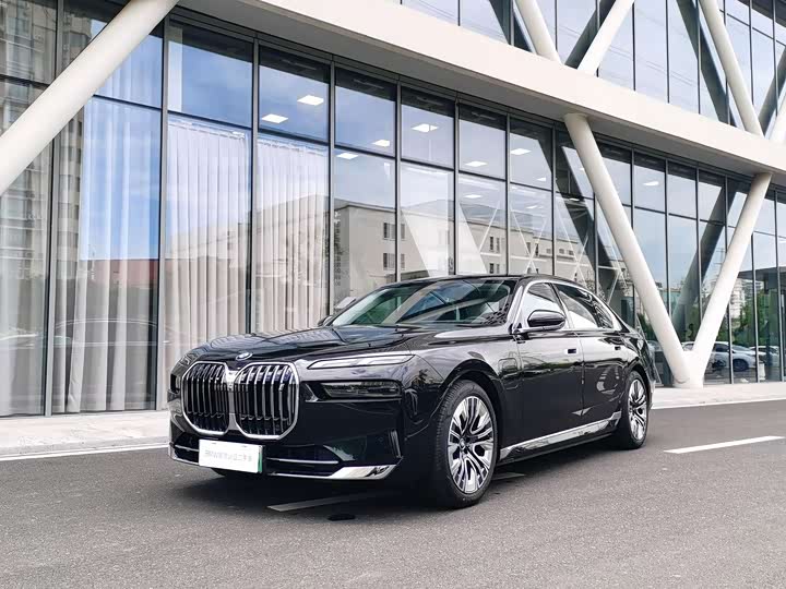 BMW i7 2023 eDrive50L ling xian hao hua tao zhuang