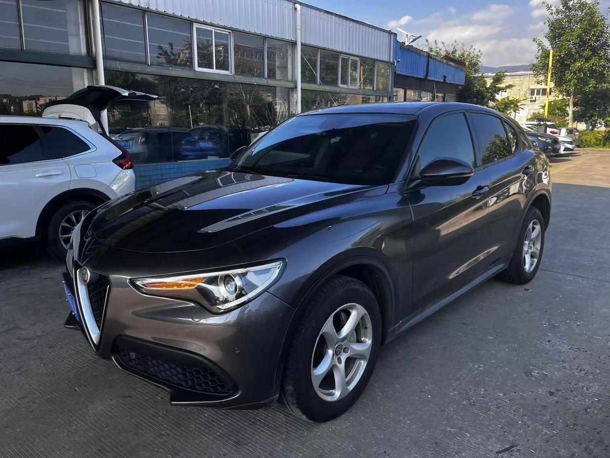 Alfa Romeo Stelvio 2017 2.0T 200HP jing ying ban