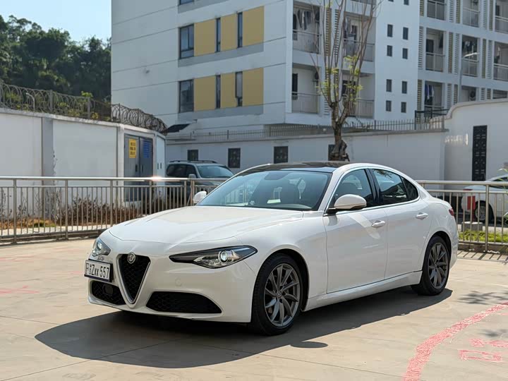 Alfa Romeo Giulia 2017 2.0T 200HP Luxury