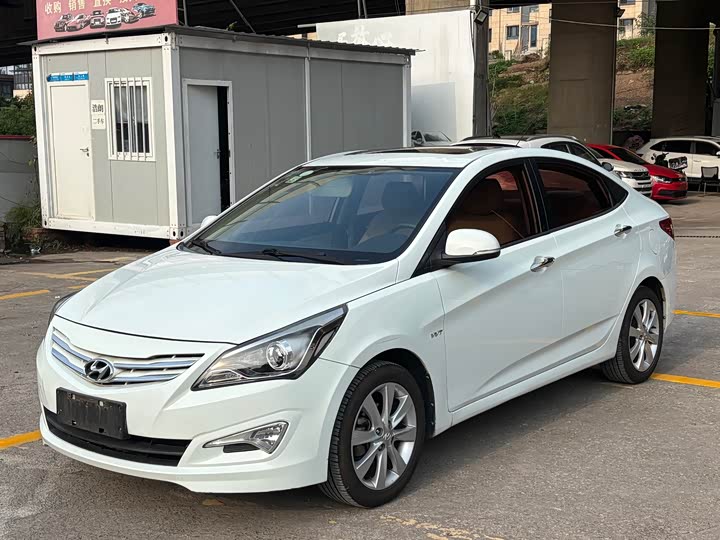 Hyundai Solaris 2014 1.4L МКПП ding ji xing TOP