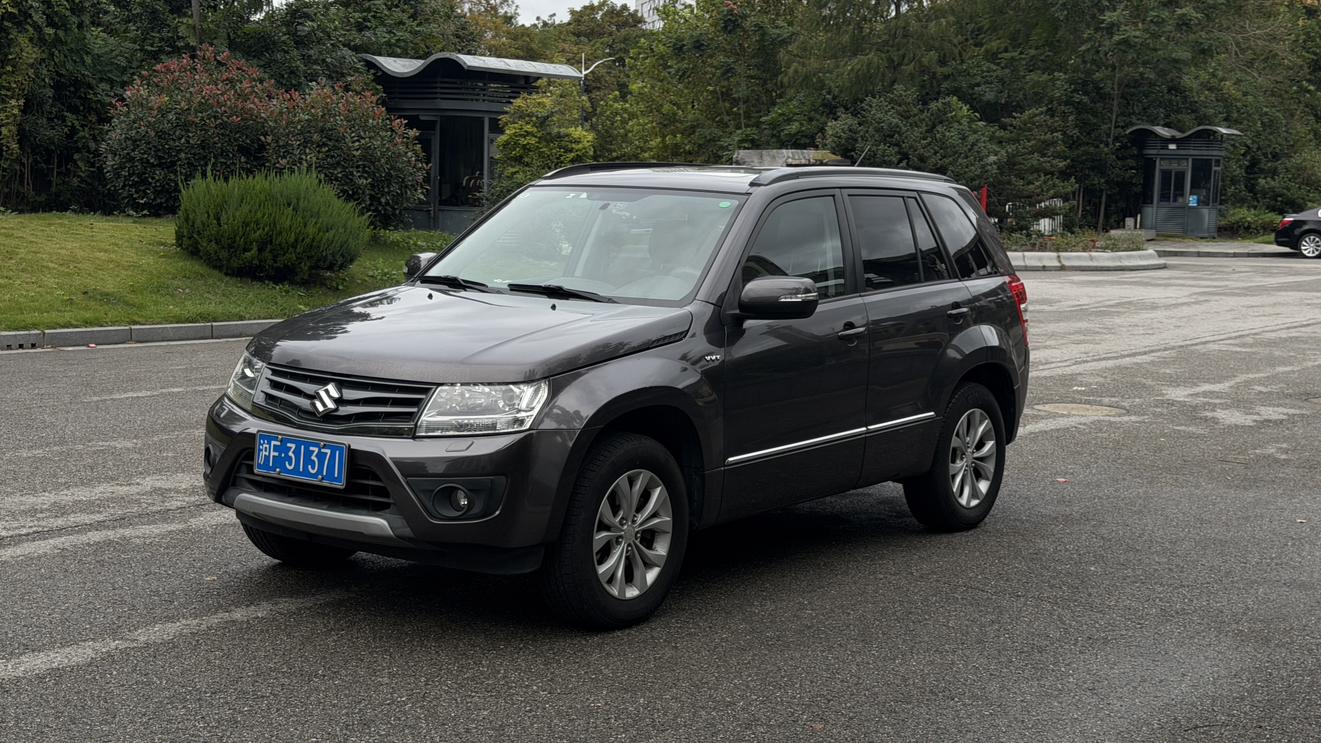 Suzuki chao ji Vitara 2012 2.4L AT hao hua dao hang 5 men ban