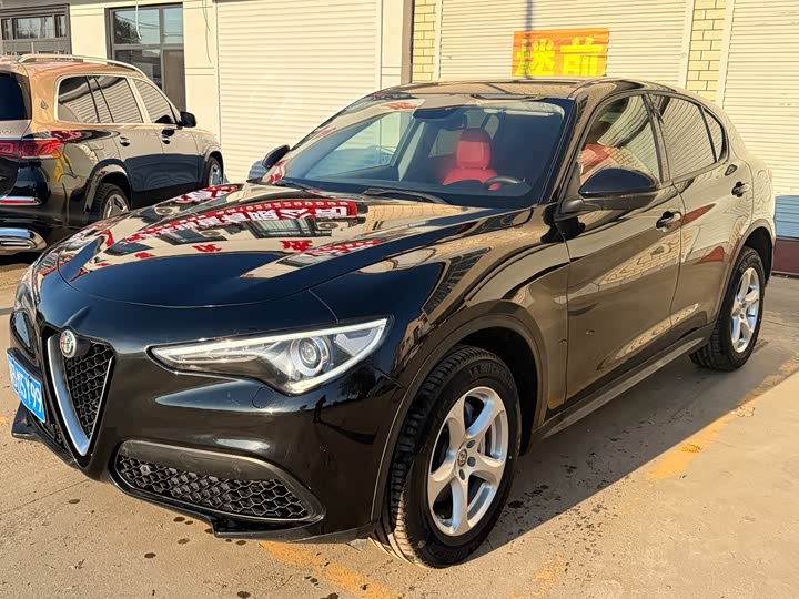 Alfa Romeo Stelvio si tan wei 2017 2.0T 200HP jing ying ban
