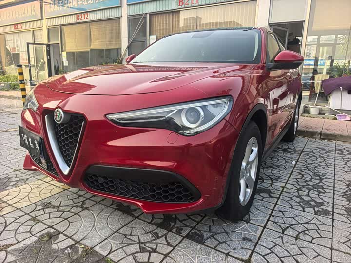 Alfa Romeo Stelvio 2017 2.0T 200HP jing ying ban