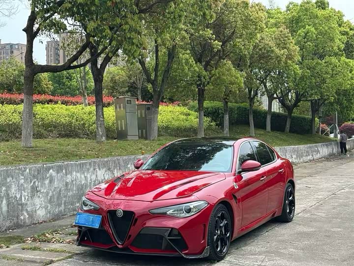 Alfa Romeo Giulia 2017 2.0T 280HP Luxury