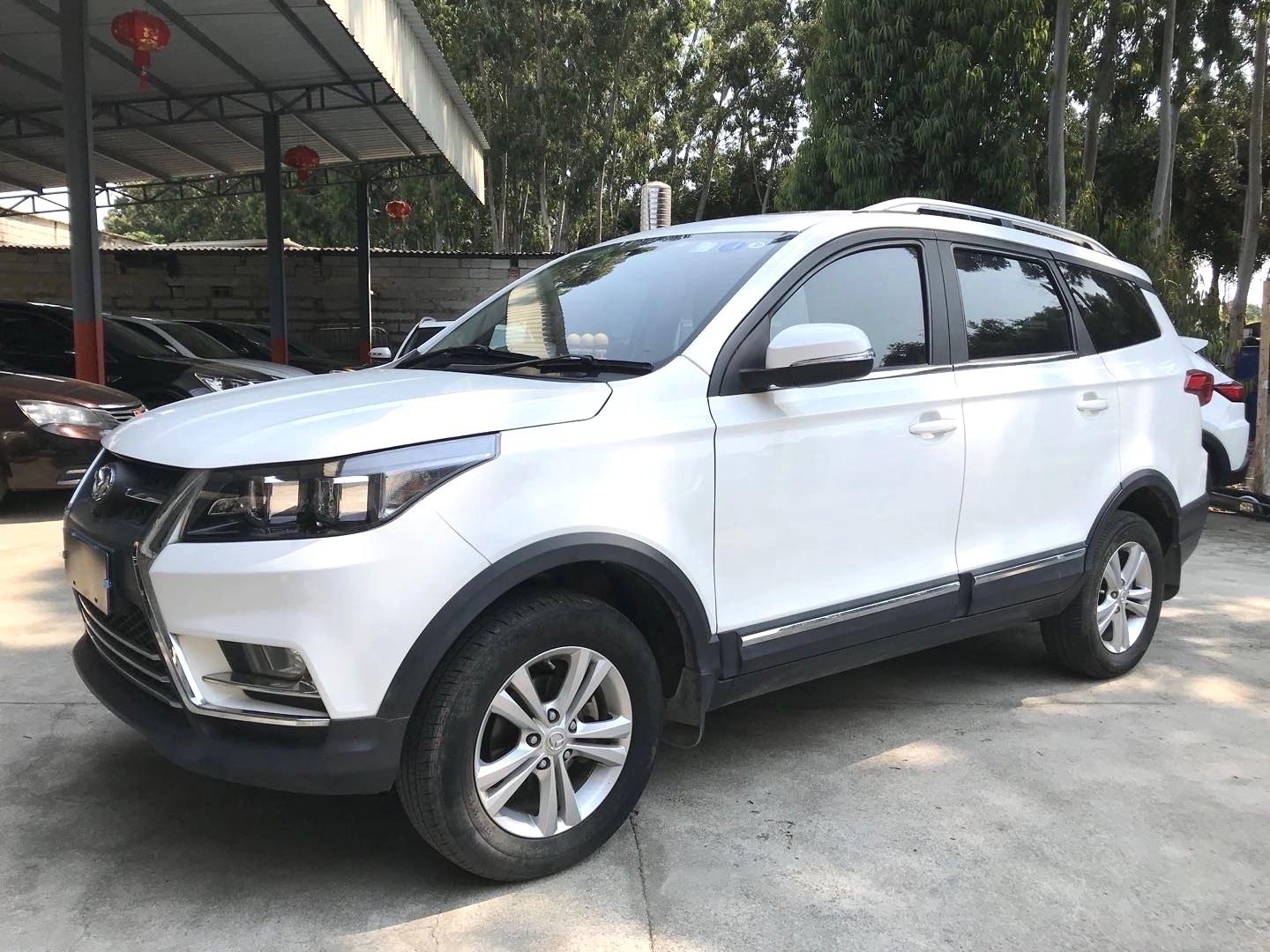 BAIC Huansu S3 2016 S3 L 1.5L МКПП Премиум