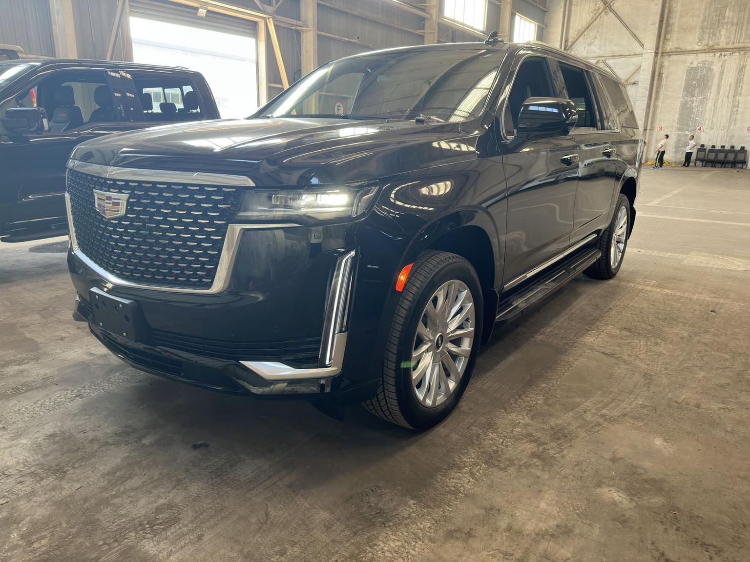 Cadillac kai lei de ESCALADE 2024 6.2T АКПП AWD 7 seats ping xing Imported