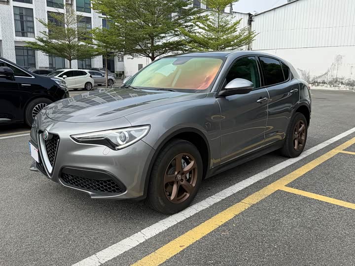 Alfa Romeo Stelvio 2017 2.0T 200HP jing ying ban