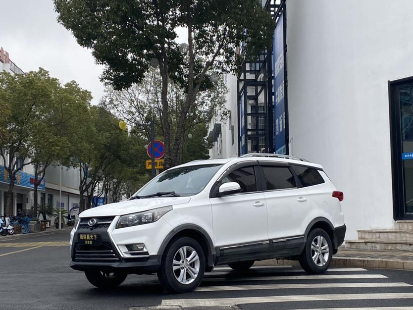 BAIC Huansu S3 2016 S3L 1.5L МКПП Премиум