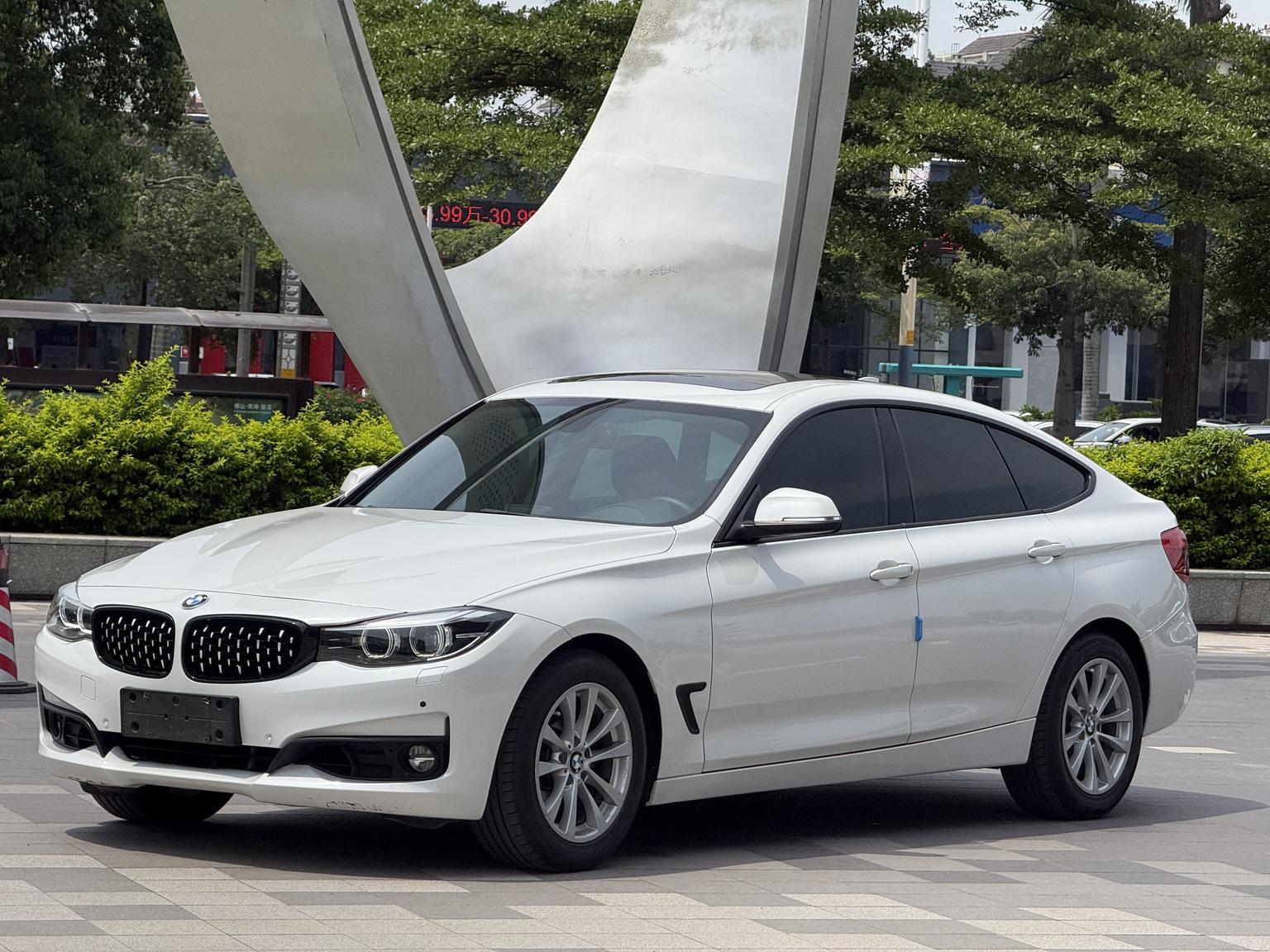 BMW 3 Series GT 2017 320i Style