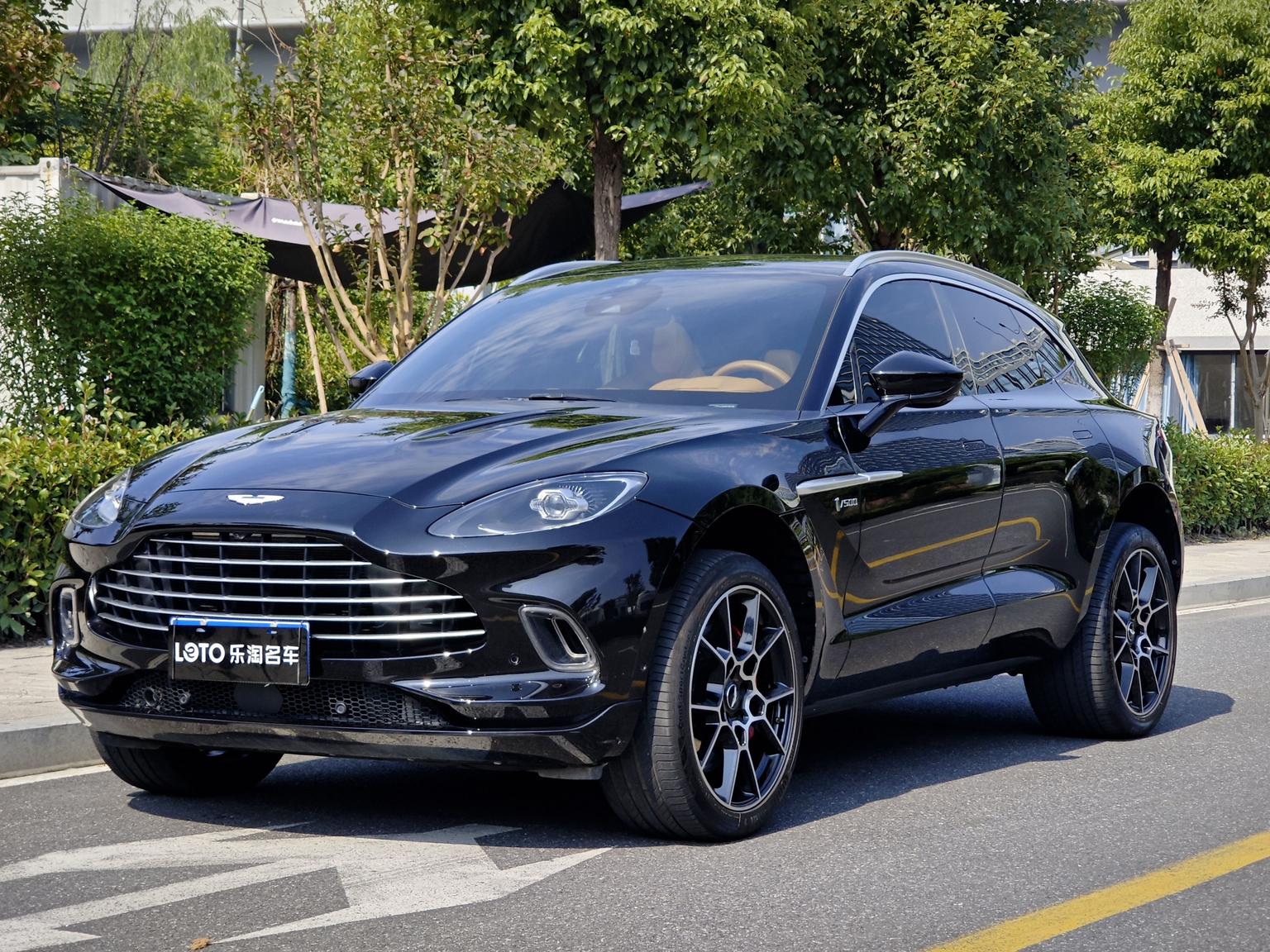 Aston Martin DBX 2020 4.0T V8 1913 te bie ban