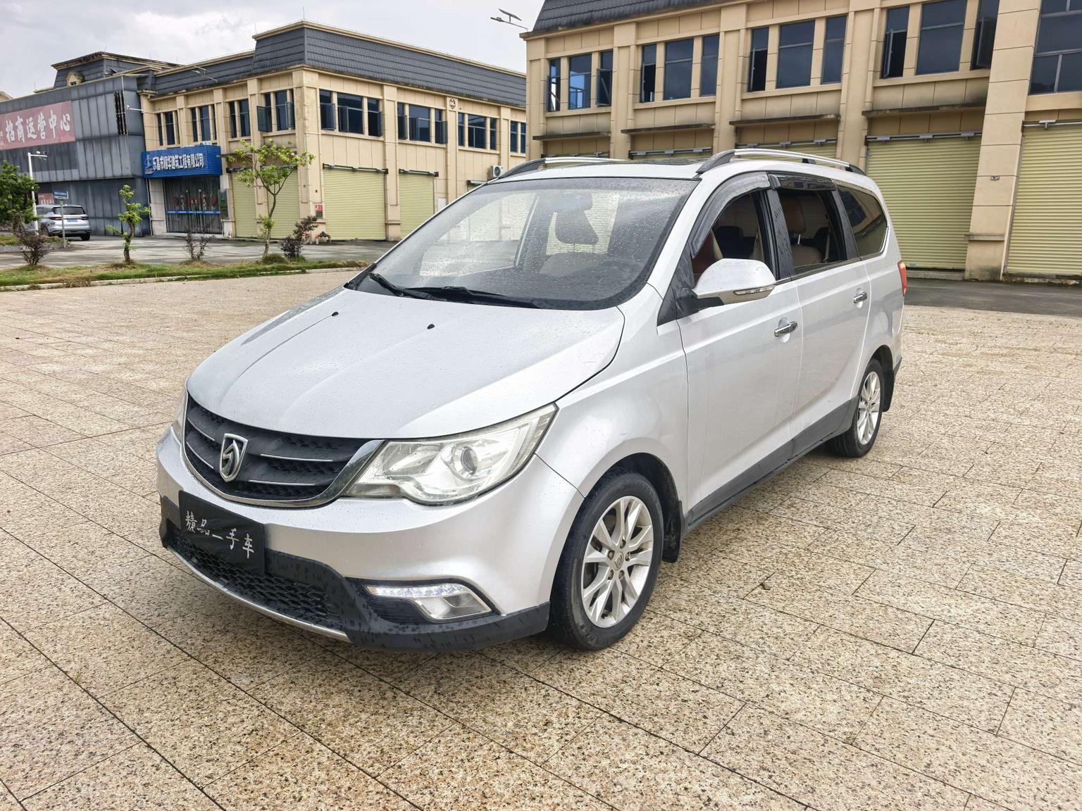 Baojun 730 2014 1.5L МКПП hao hua dao hang ESP ban 7 seats