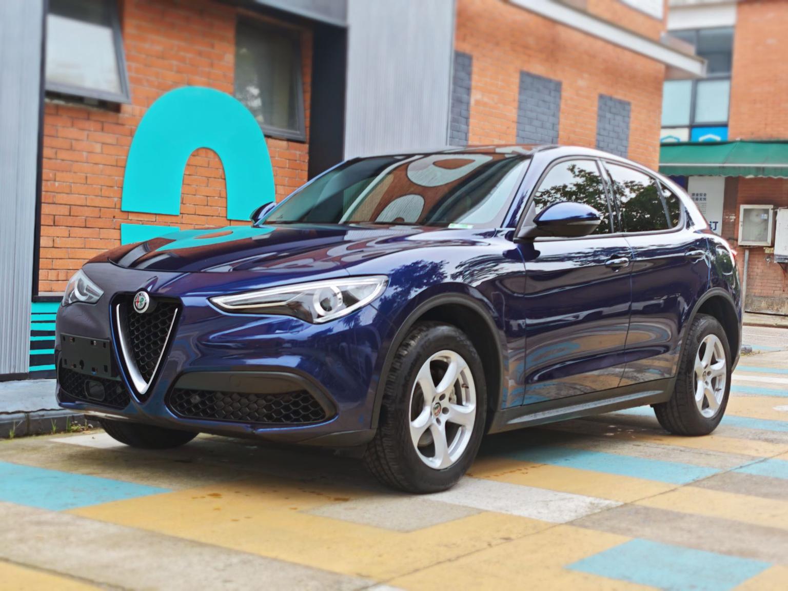 Alfa Romeo Stelvio si tan wei 2017 2.0T 200HP jing ying ban