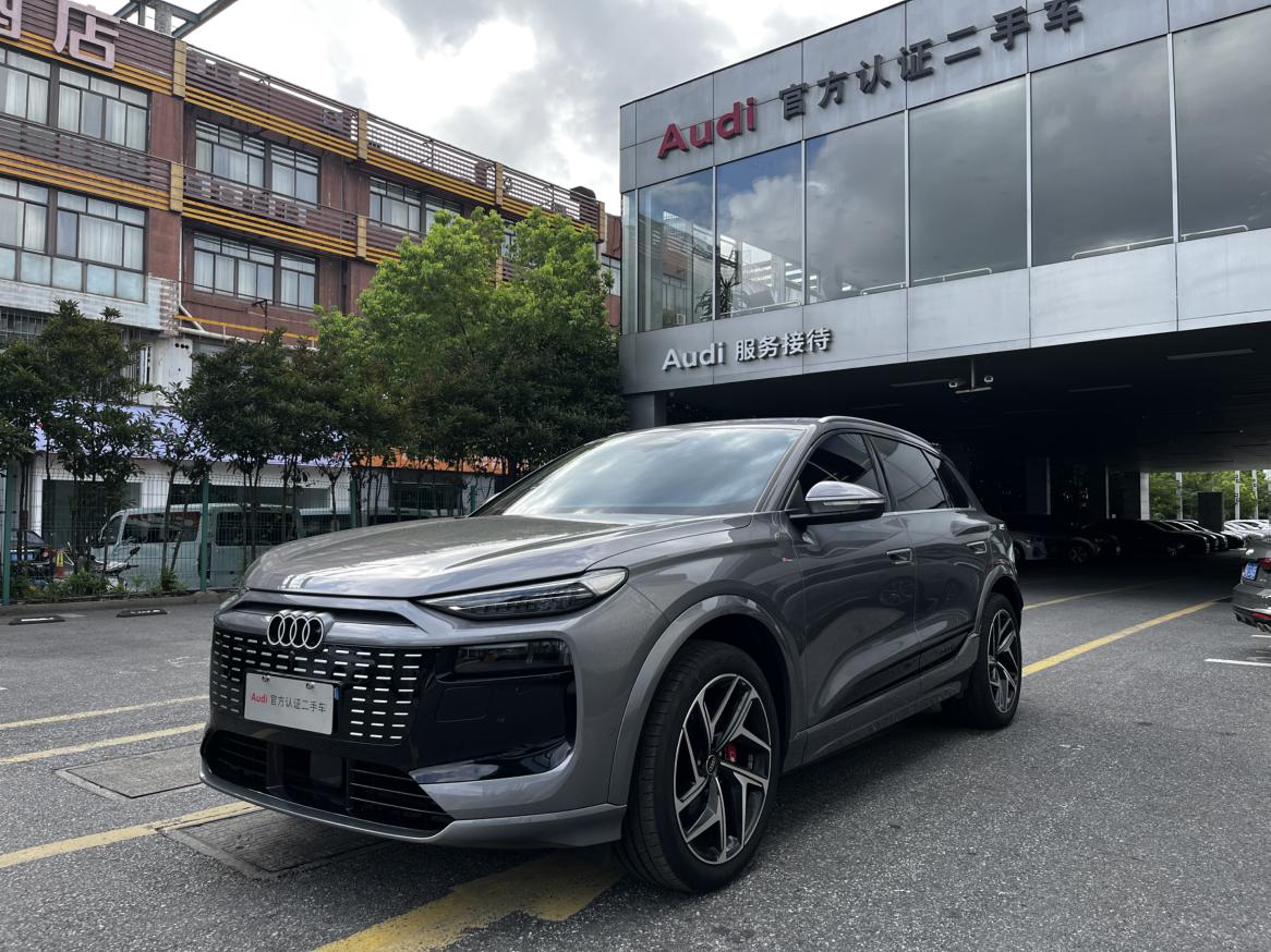 Audi Q6L e-tron 2026 chao chang xu hang ban