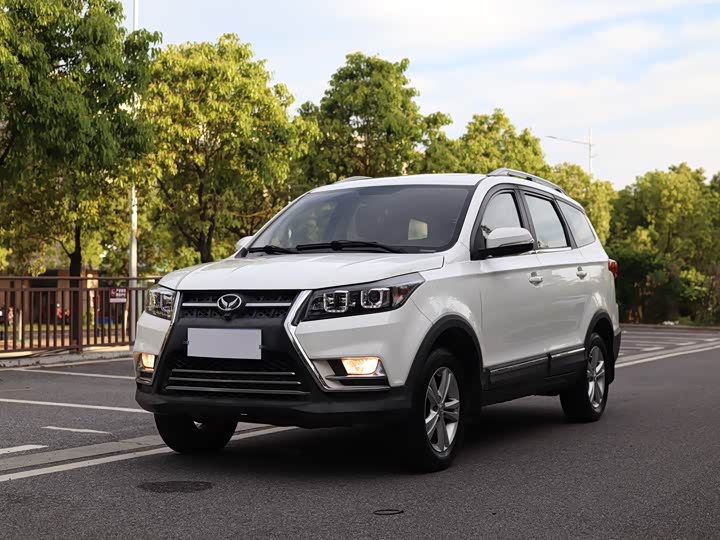 BAIC Huansu S3 2016 S3 L 1.5L МКПП Премиум