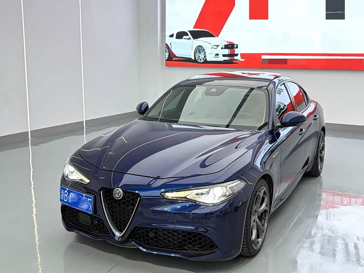 Alfa Romeo Giulia 2017 2.0T 200HP jing ying ban
