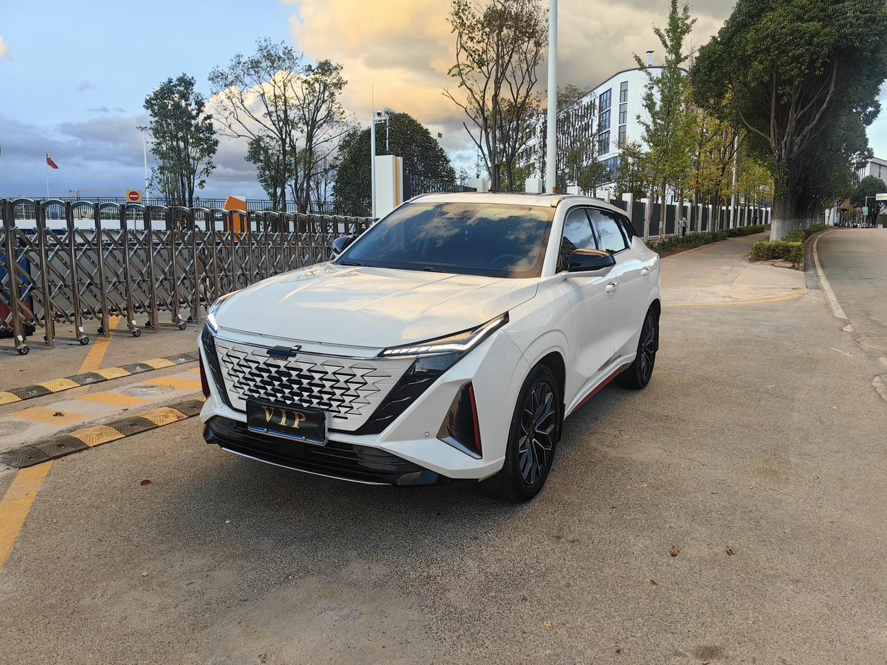 Changan Oshan Z6 2022 lan jing 1.5T DCT zhi ling xing cheng shi ban
