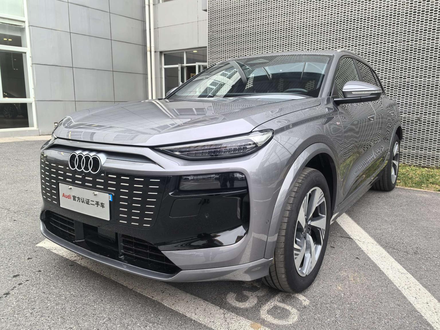 Audi Q6L e-tron 2026 chao chang xu hang ban