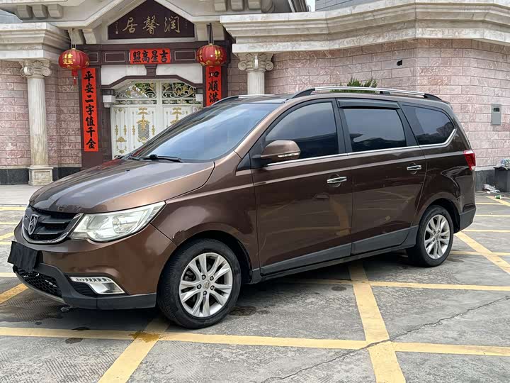 Baojun 730 2014 1.5L МКПП hao hua dao hang ESP ban 7 seats