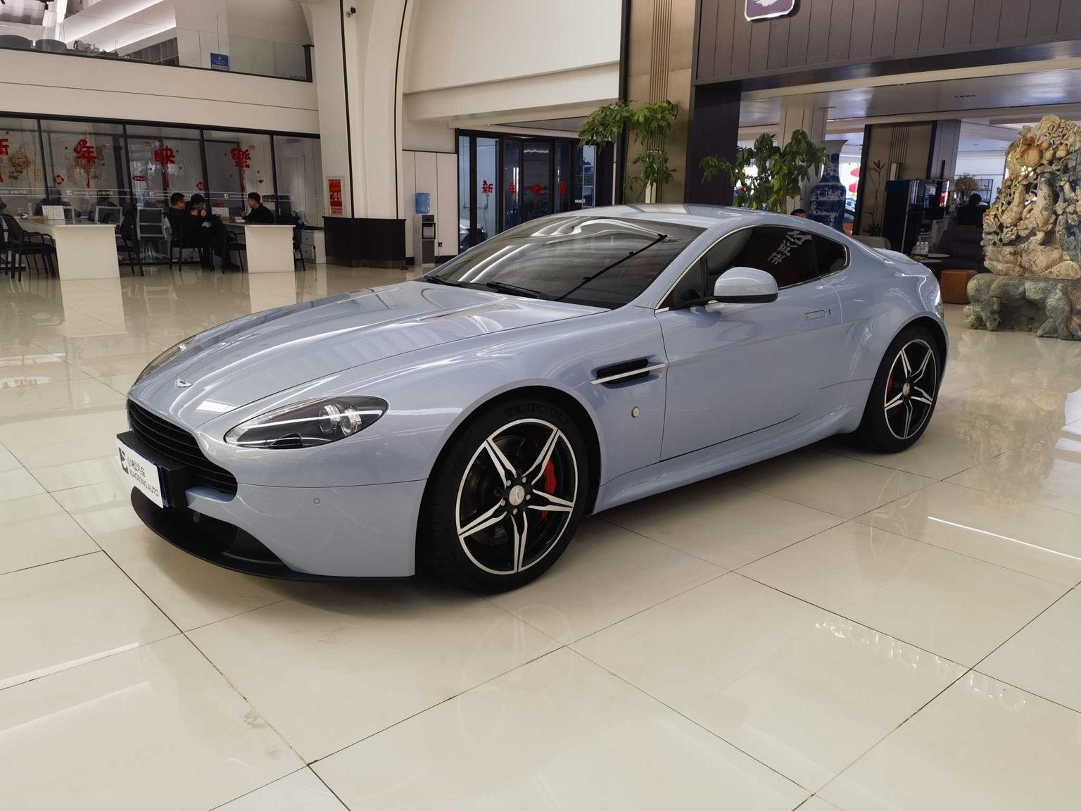Aston Martin Vantage 2015 4.7L Coupe