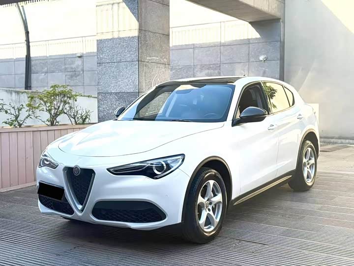 Alfa Romeo Stelvio si tan wei 2017 2.0T 200HP jing ying ban
