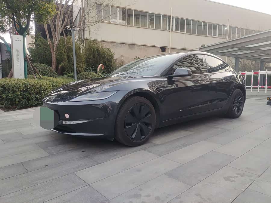 Model 3 2025 Rear-Wheel Drive