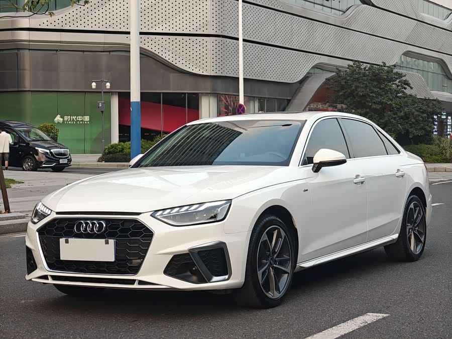 Audi A4L 2022 40 TFSI Fashion Dynamic Edition