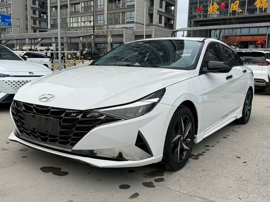 Hyundai Elantra 2022 1.5L CVT LUX Premium Edition