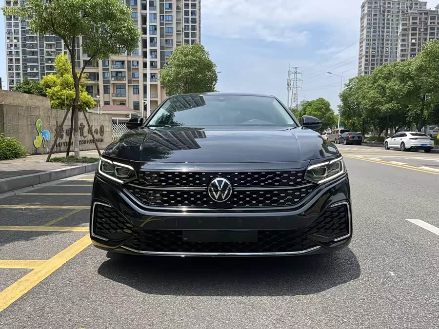 2022 Volkswagen Passat 330TSI Starry Sky Luxury Edition