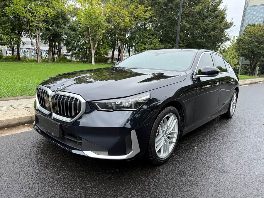 2024 BMW 5 Series 525Li Luxury Package