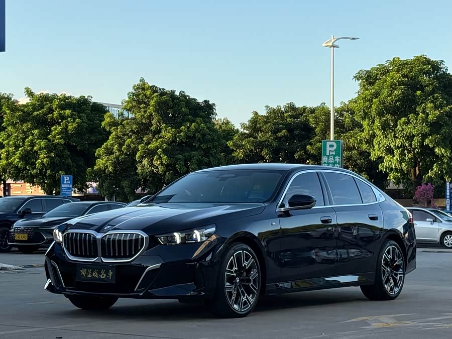 2025 BMW 5 Series 530Li Luxury M Sport Package