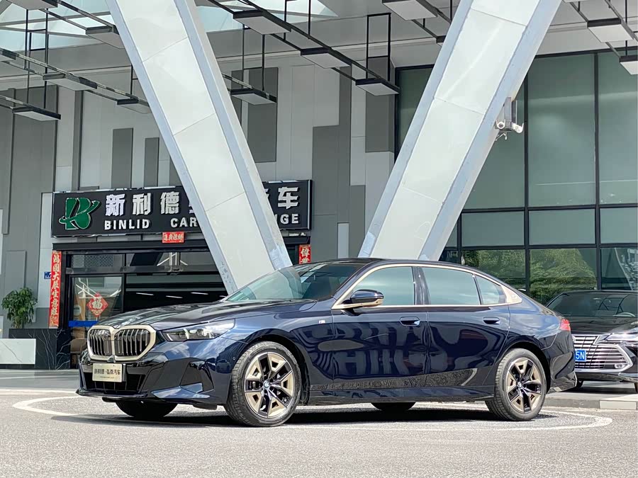 2025 BMW 5 Series 530Li Leading Edition M Sport Package