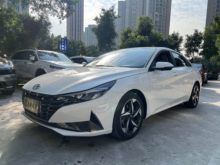 Hyundai Elantra 2022 1.5L CVT LUX Premium Edition