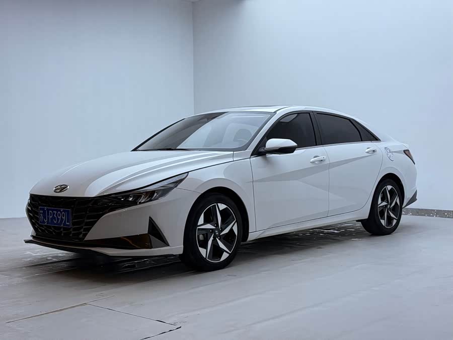 Hyundai Elantra 2021 1.5L CVT LUX Premium Edition